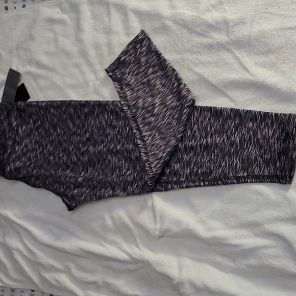 N.Y.L Capri leggings medium - Picture 3 of 3